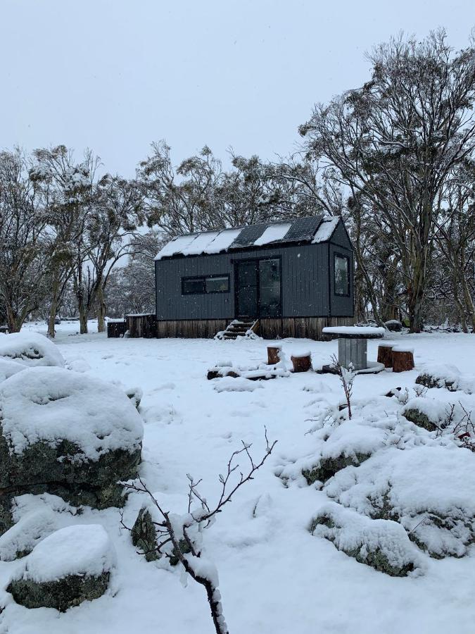 Big Yard Escapes - Two Off-Grid Tiny Houses On The Mowamba River جيندابين المظهر الخارجي الصورة