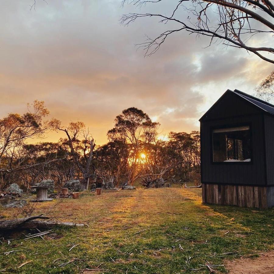 Big Yard Escapes - Two Off-Grid Tiny Houses On The Mowamba River جيندابين المظهر الخارجي الصورة