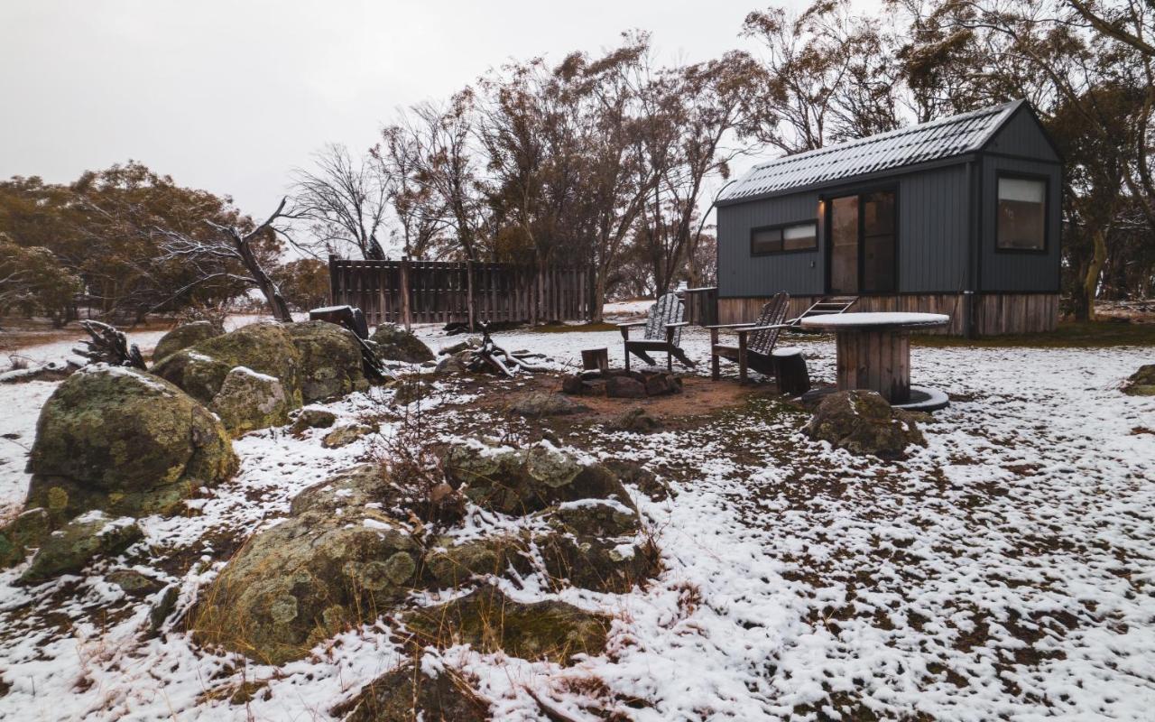 Big Yard Escapes - Two Off-Grid Tiny Houses On The Mowamba River جيندابين المظهر الخارجي الصورة