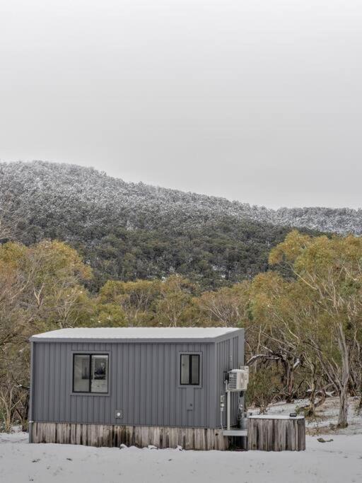 Big Yard Escapes - Two Off-Grid Tiny Houses On The Mowamba River جيندابين المظهر الخارجي الصورة