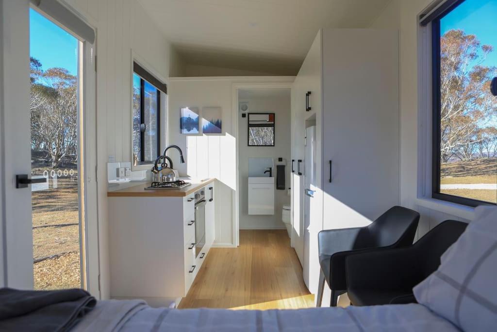 Big Yard Escapes - Two Off-Grid Tiny Houses On The Mowamba River جيندابين المظهر الخارجي الصورة