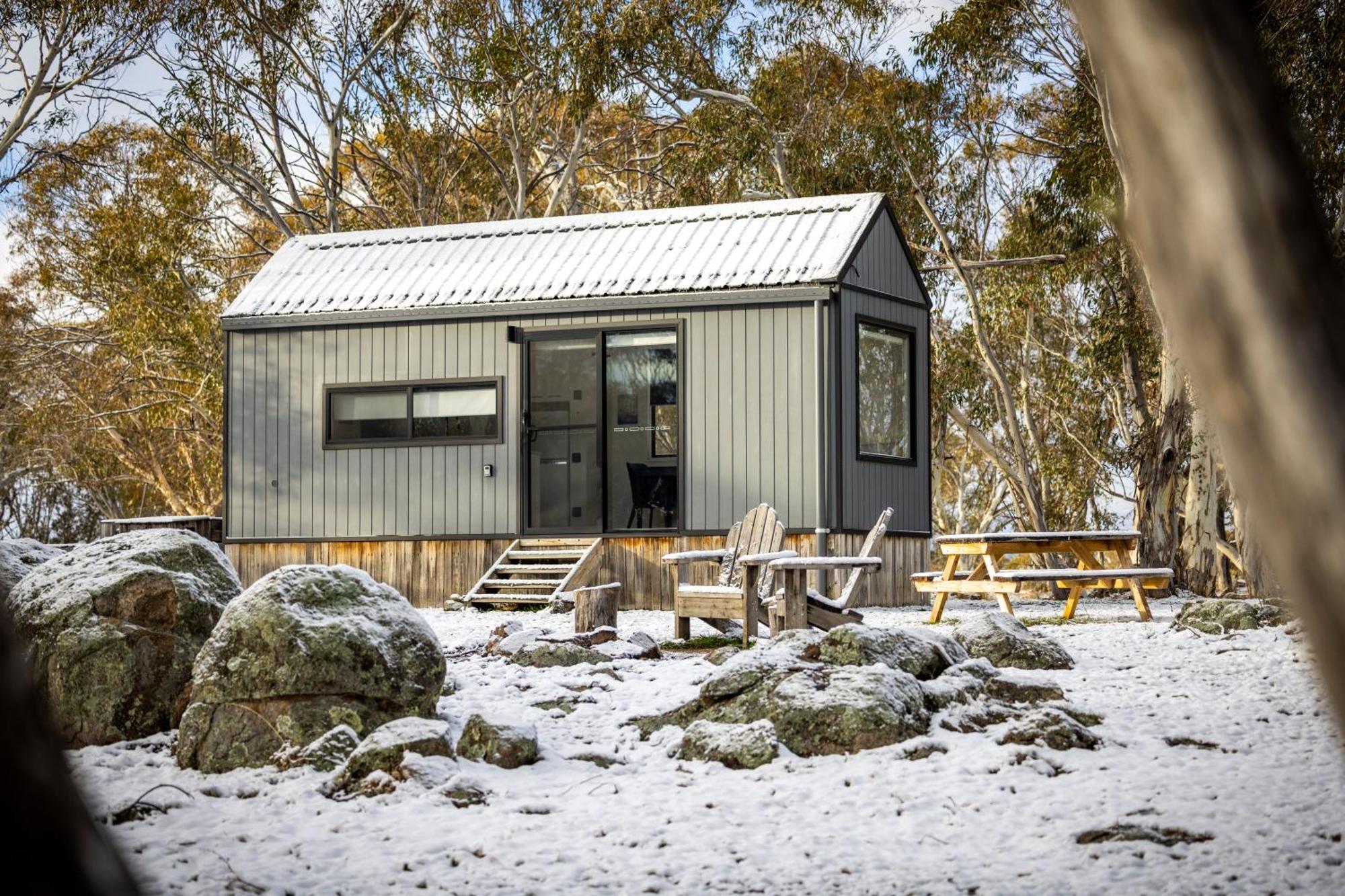 Big Yard Escapes - Two Off-Grid Tiny Houses On The Mowamba River جيندابين المظهر الخارجي الصورة
