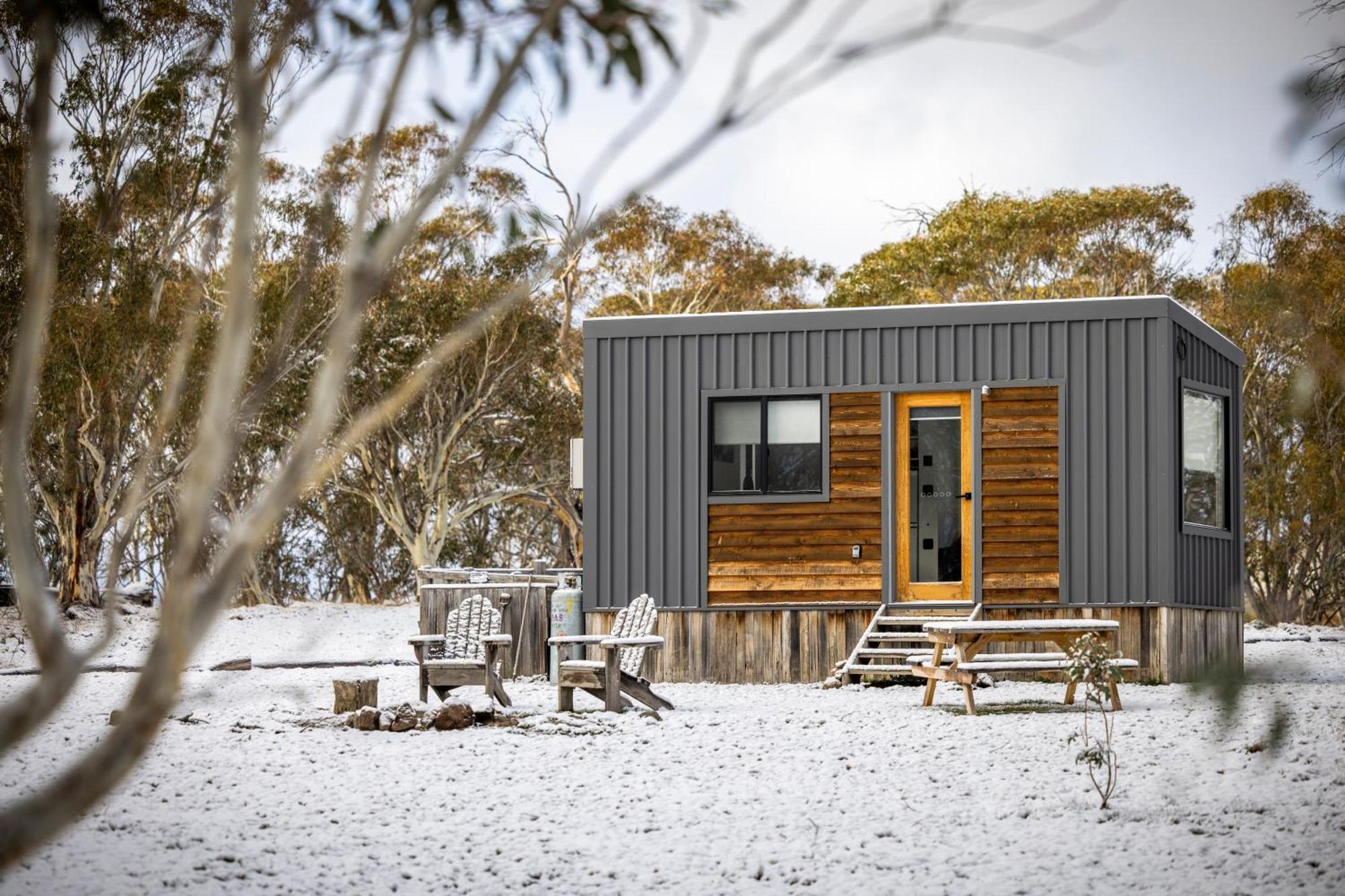 Big Yard Escapes - Two Off-Grid Tiny Houses On The Mowamba River جيندابين المظهر الخارجي الصورة