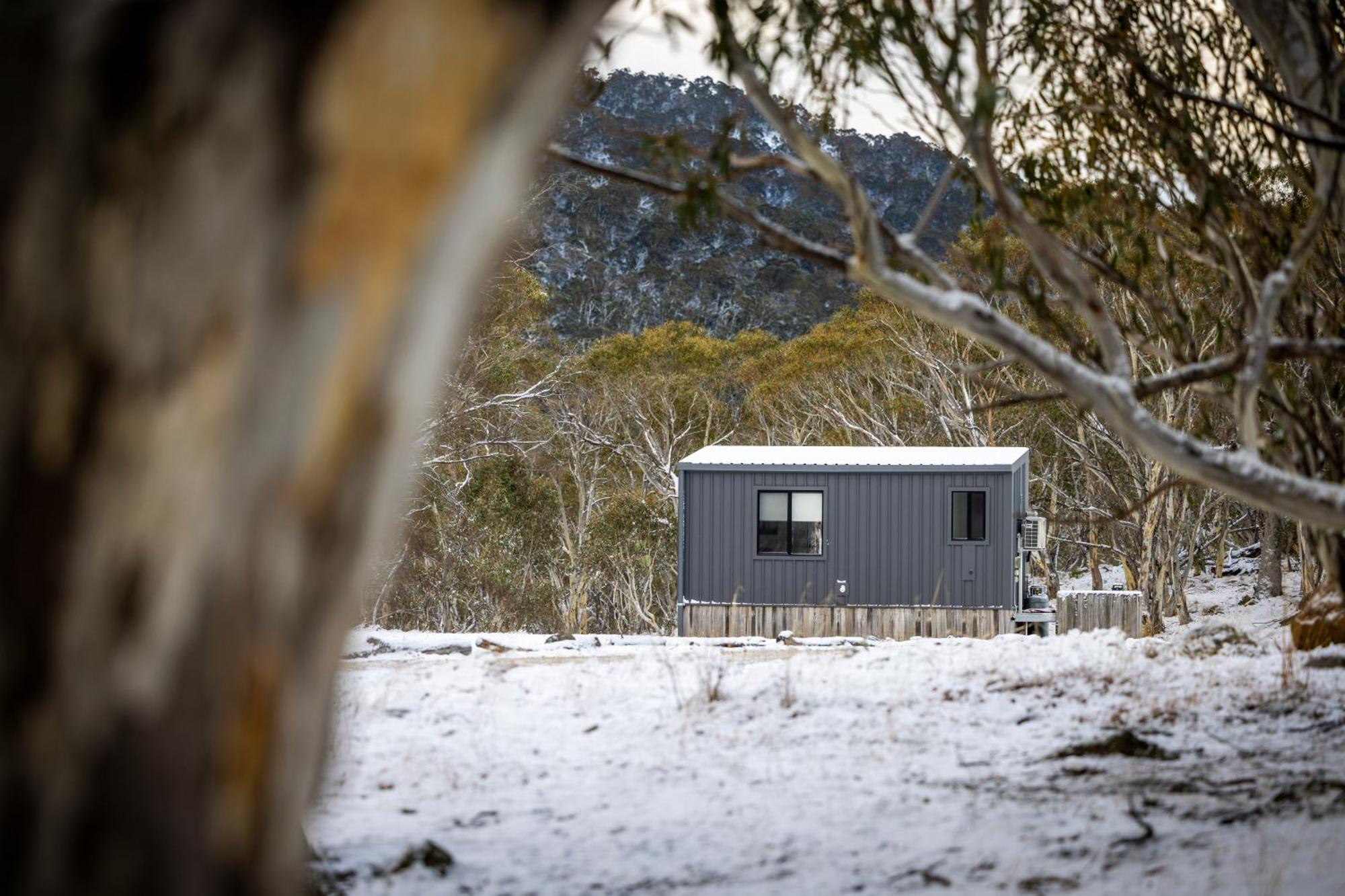 Big Yard Escapes - Two Off-Grid Tiny Houses On The Mowamba River جيندابين المظهر الخارجي الصورة